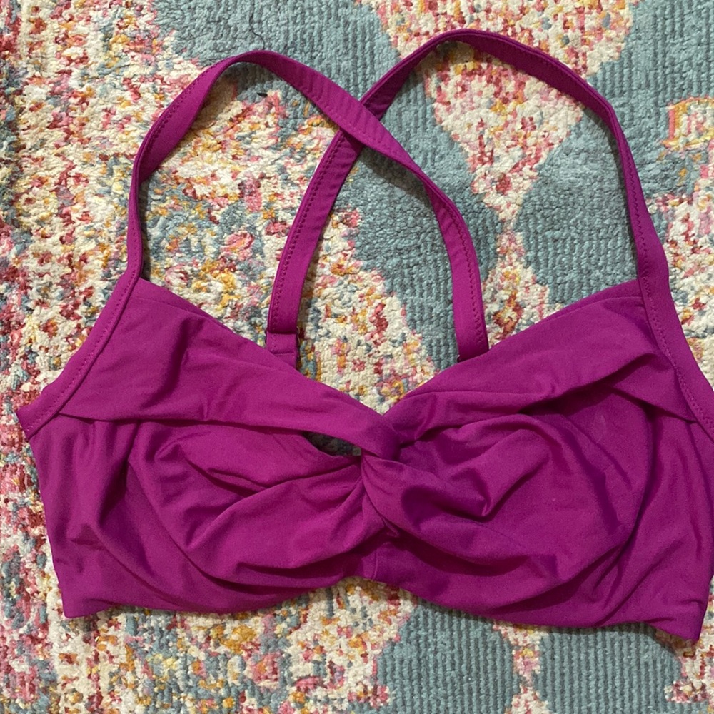 NWOT Athleta Twist Front Bikini Top